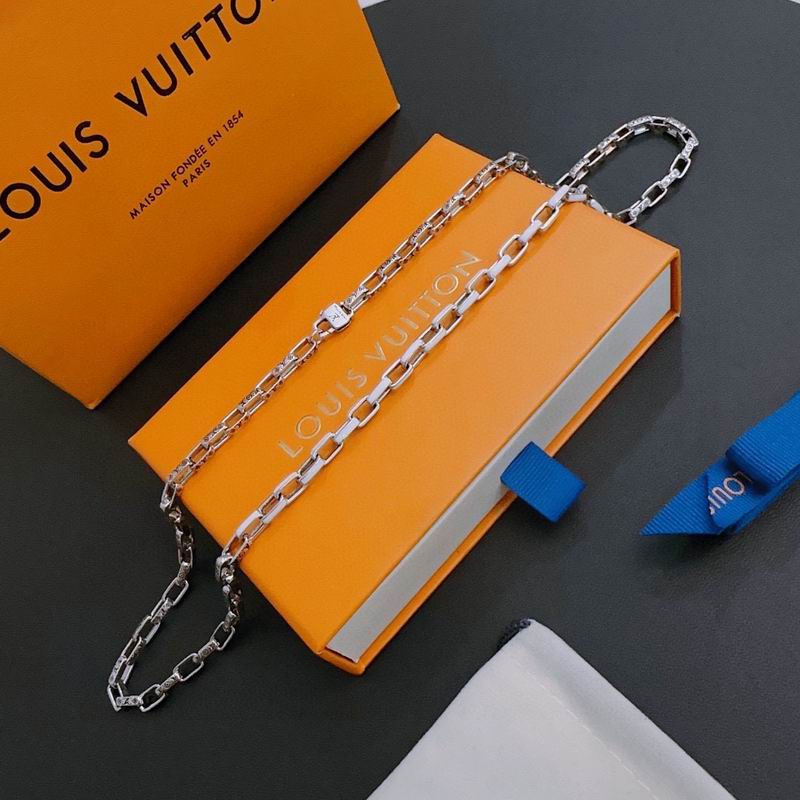 LV Necklace 03lyr381